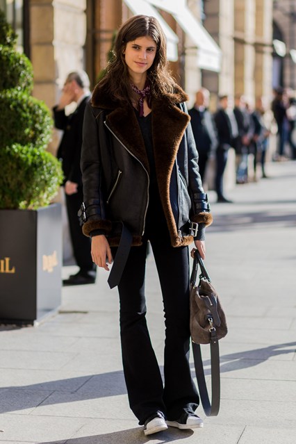 Model-Outside-Schiaparelli-1-Day-2-Paris-Couture-SS16-Street-Chic-Vogue-26Jan16-Getty_b_426x639